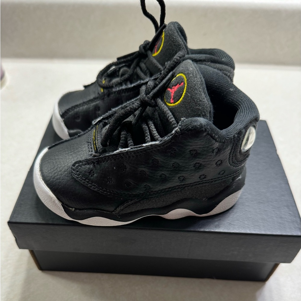 Jordan Retro 13s Black and White 6c